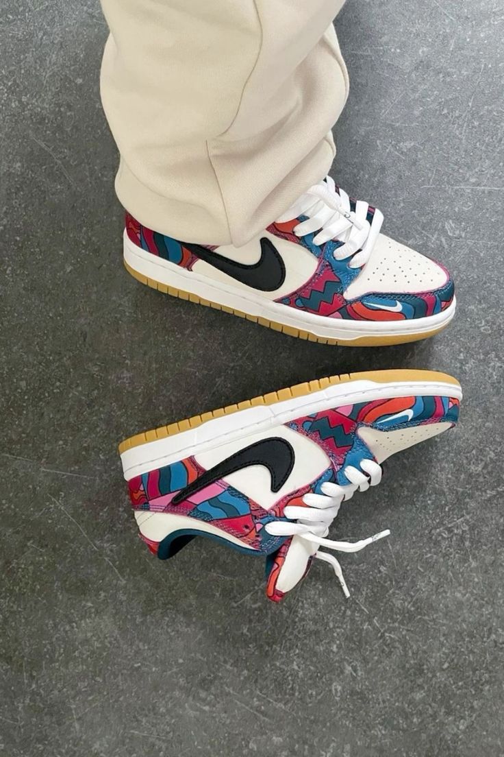 SB Dunk Low Pro 'Parra'